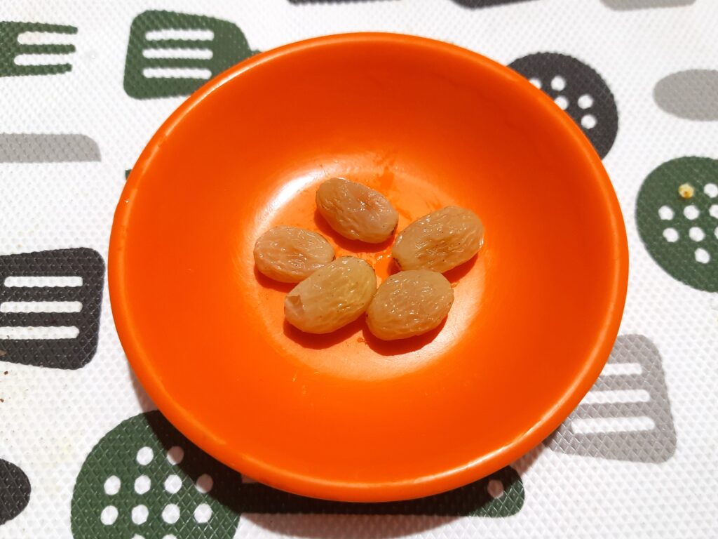 Raisins-kismis-किशमिश